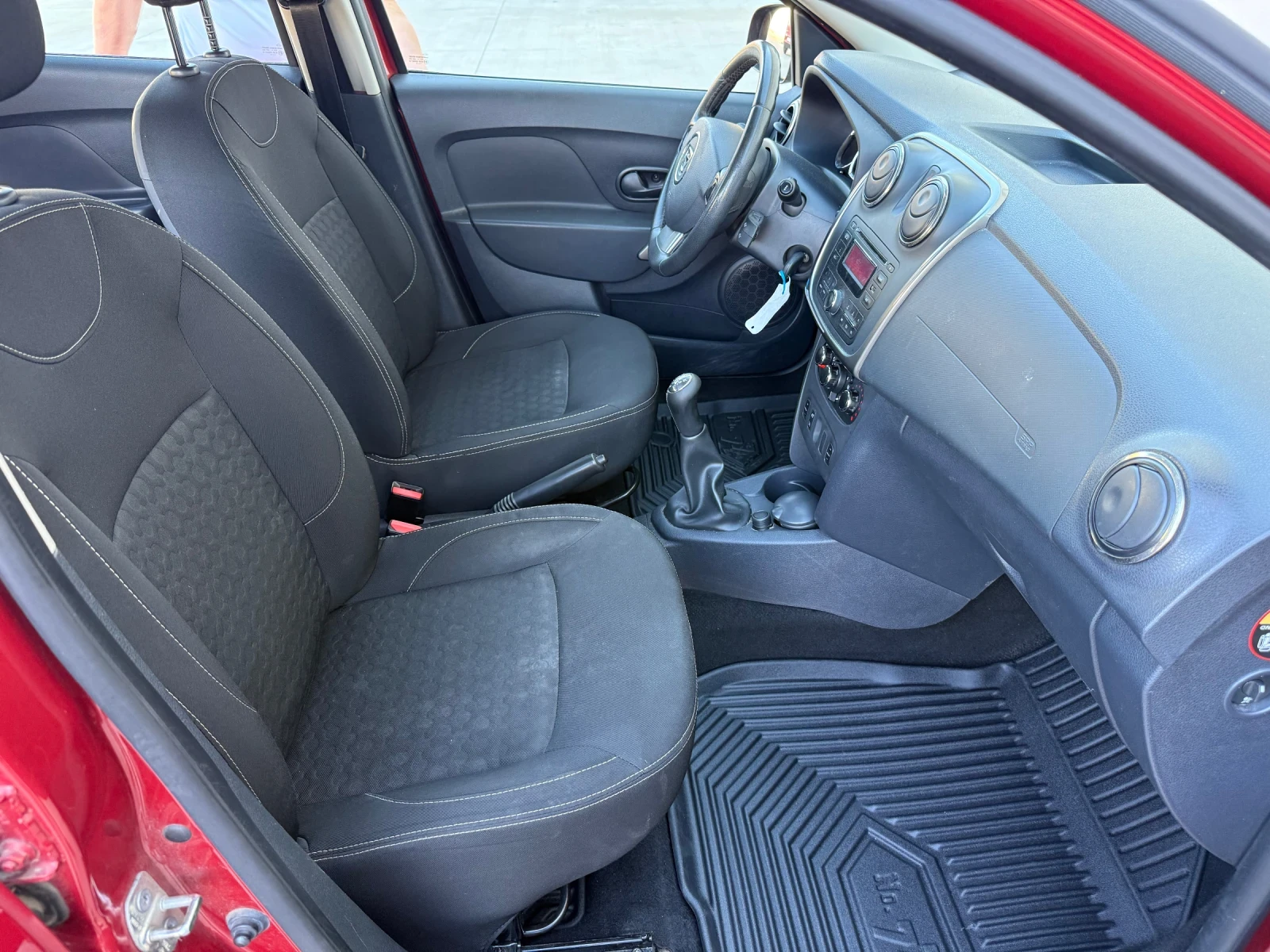 Dacia Sandero 1.2 16V, снимка 9 - Автомобили и джипове - 56362114