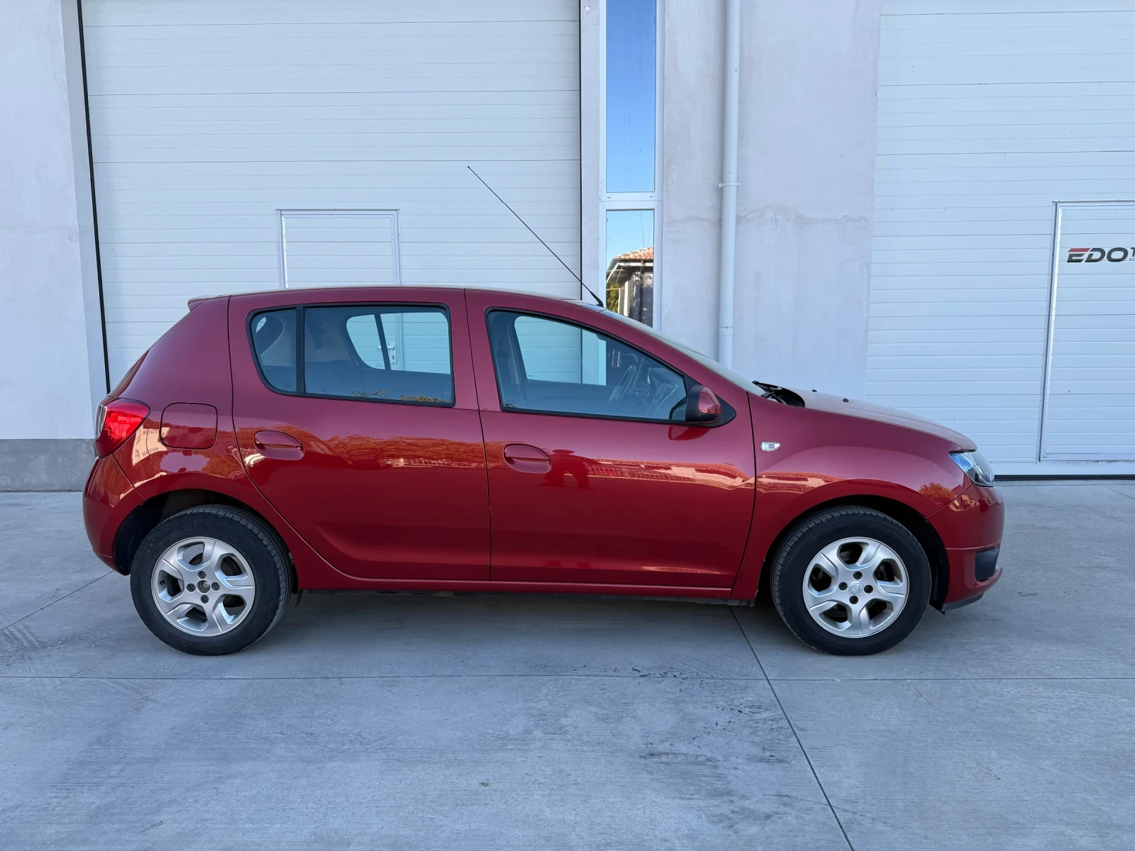 Dacia Sandero 1.2 16V, снимка 3 - Автомобили и джипове - 56362114