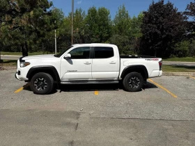 Toyota Tacoma * 4x4 Double Cab * CARFAX * ОПЦИЯ ЗА ФИНАНСИРАНЕ, снимка 2