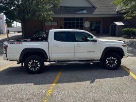 Toyota Tacoma * 4x4 Double Cab * CARFAX * ОПЦИЯ ЗА ФИНАНСИРАНЕ, снимка 3