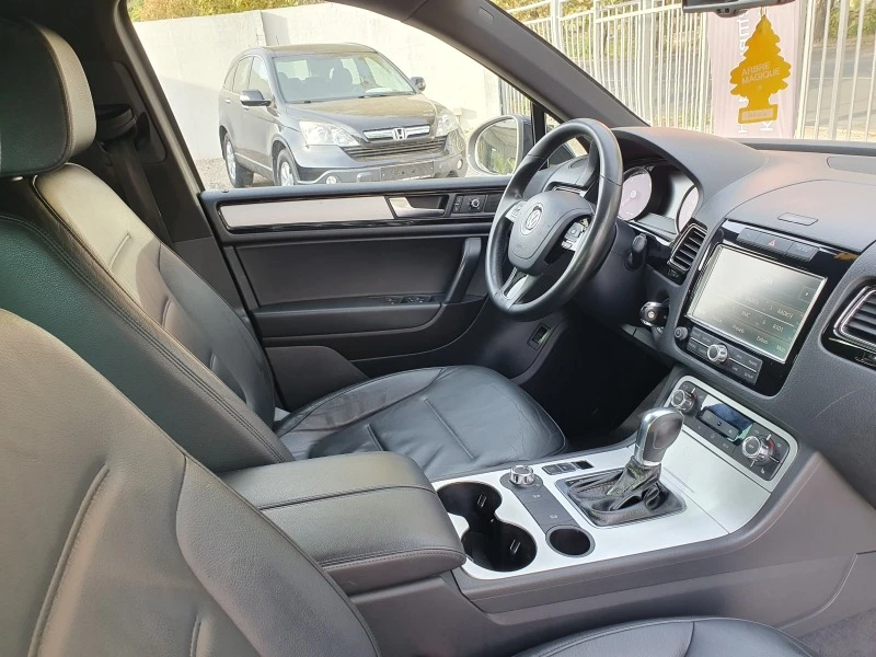 VW Touareg АВТОМАТ, снимка 15 - Автомобили и джипове - 44100752