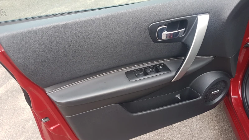 Nissan Qashqai 2.0iAVTOMAT, снимка 14 - Автомобили и джипове - 53119172