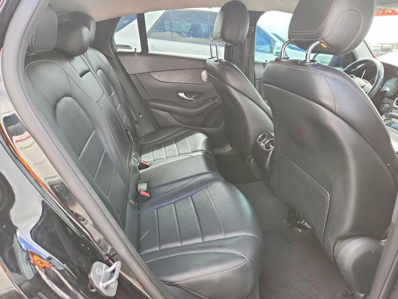 Mercedes-Benz GLC 300, снимка 11 - Автомобили и джипове - 54056958