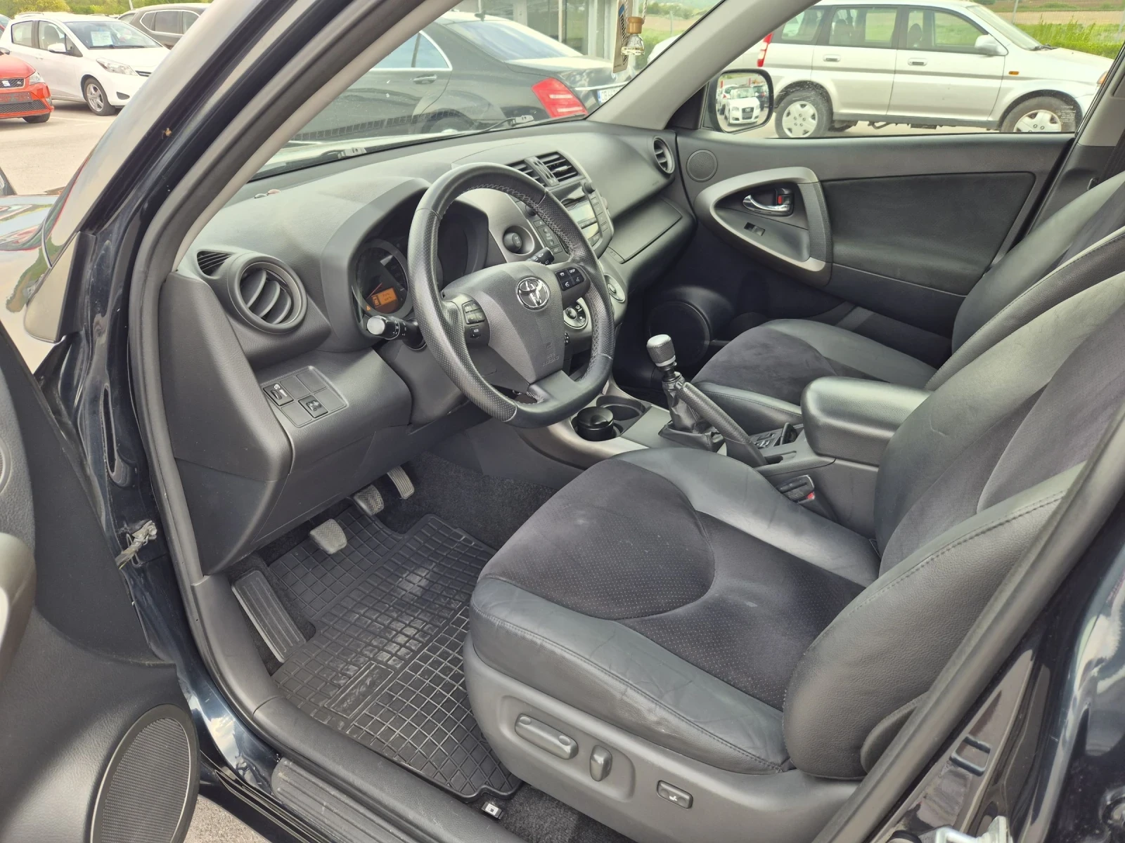Toyota Rav4 2, 2 D-4D 150hp топ състояние, снимка 8 - Автомобили и джипове - 54378840
