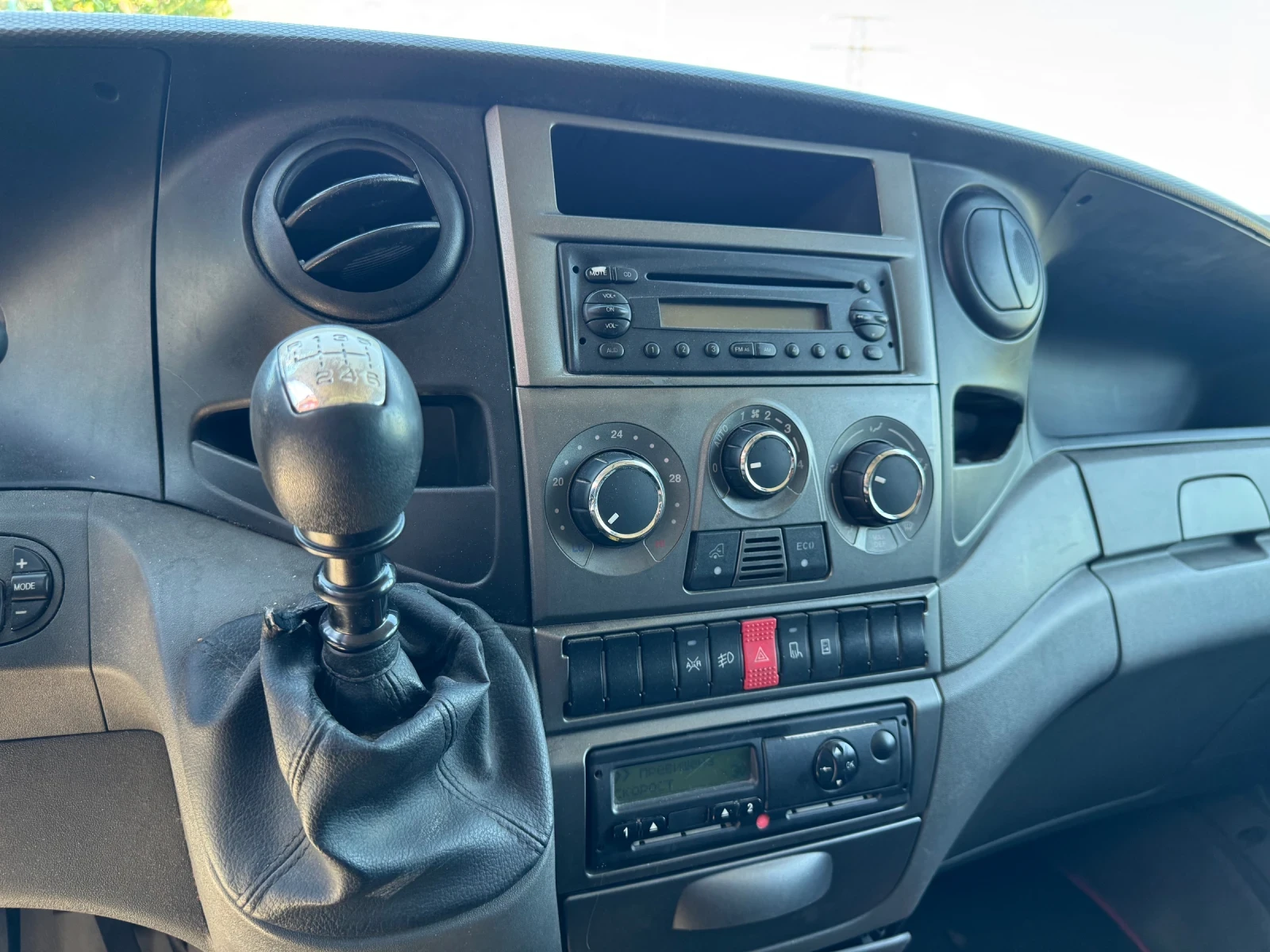 Iveco Daily 70C17* 3.0HPI* Климатик* Щора* Падащ борд - изображение 4