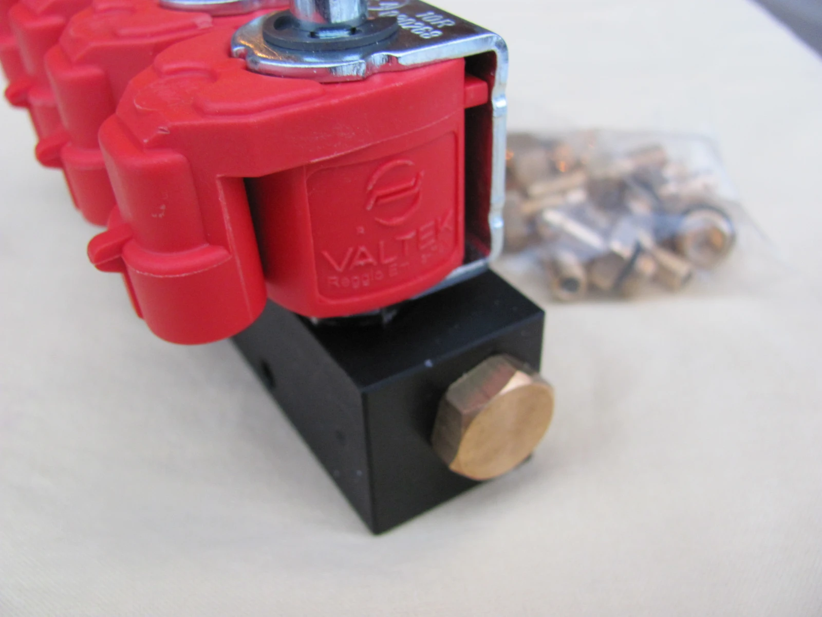 4цил. Инжекторна рейка 3 Ω  VALTEK TYPE 30   ВАЛТЕК, снимка 2 - Части - 54130511