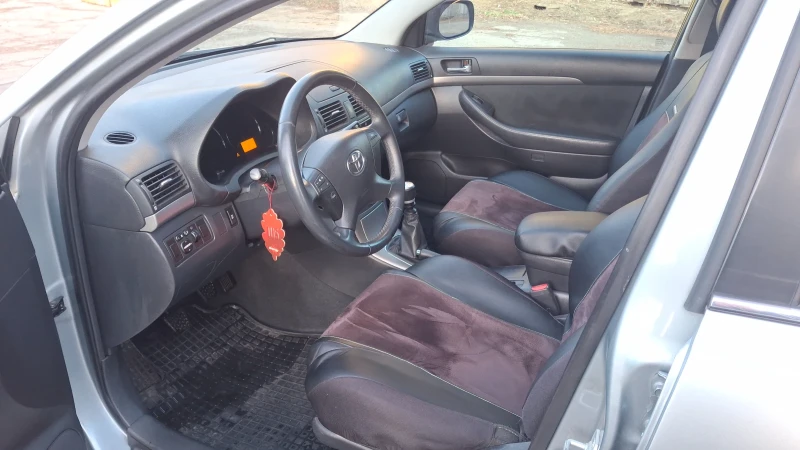 Toyota Avensis 2.0 D4D, снимка 5 - Автомобили и джипове - 48517871