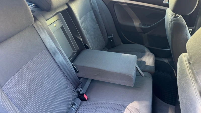 VW Jetta 2.0 tdi 140kc TOP, снимка 13 - Автомобили и джипове - 52531395