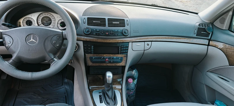 Mercedes-Benz E 220, снимка 17 - Автомобили и джипове - 52447347