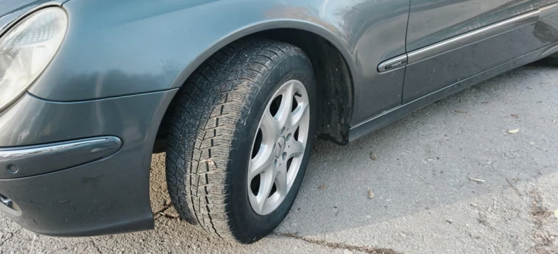 Mercedes-Benz E 220, снимка 5 - Автомобили и джипове - 52447347