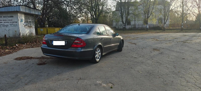 Mercedes-Benz E 220, снимка 8 - Автомобили и джипове - 52447347