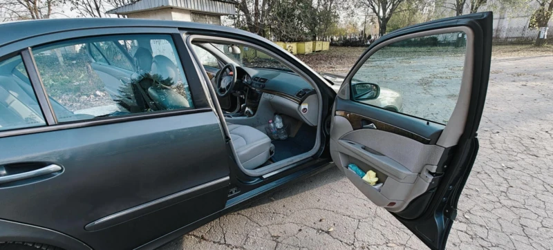 Mercedes-Benz E 220, снимка 6 - Автомобили и джипове - 52447347