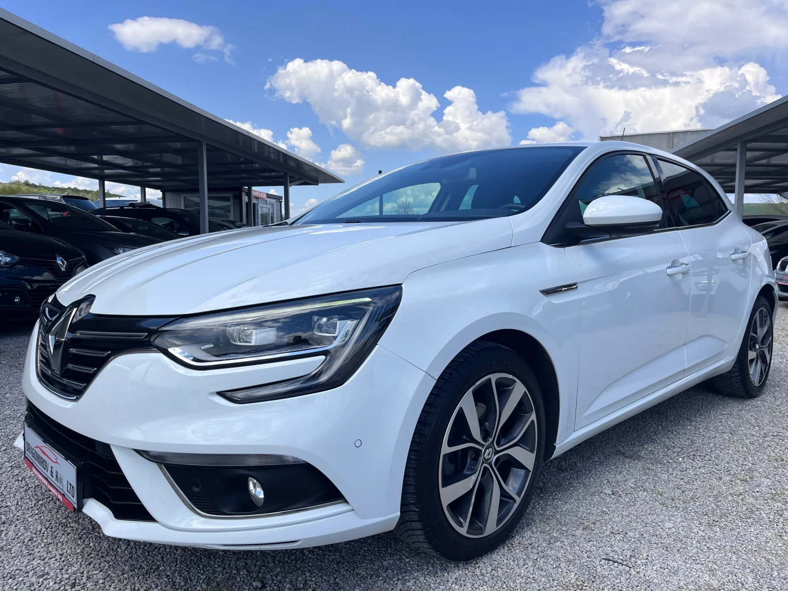 Renault Megane 1.5dci BOSE Edition / Automat - изображение 4