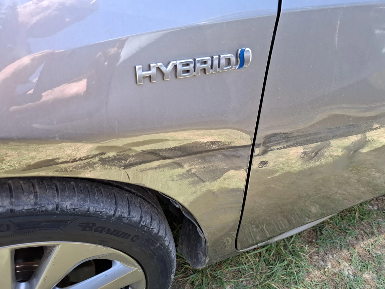 Toyota Auris 1.8HYBRID - изображение 4