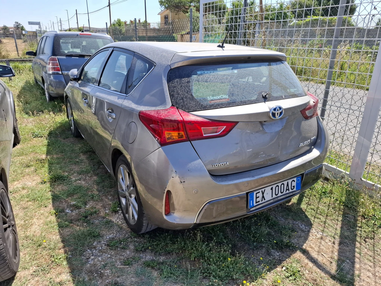 Toyota Auris 1.8HYBRID - изображение 2