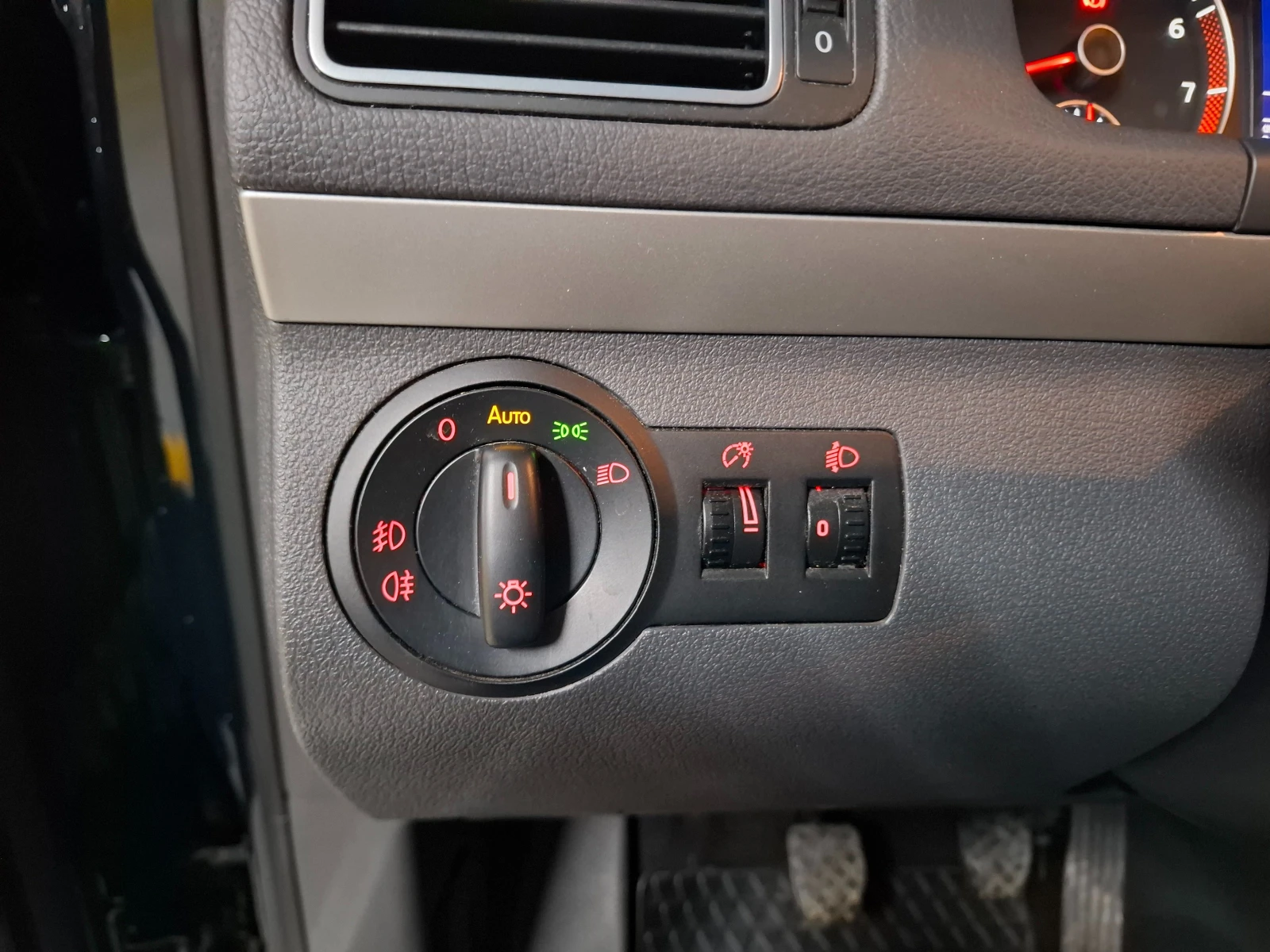 VW Touran VW Touran 1.4i-CNG-7места-Евро 5, снимка 9 - Автомобили и джипове - 53724634