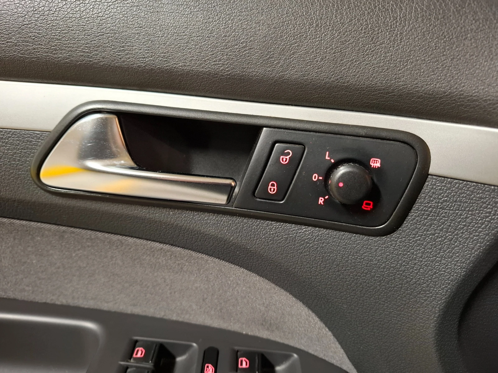 VW Touran VW Touran 1.4i-CNG-7места-Евро 5, снимка 10 - Автомобили и джипове - 53724634