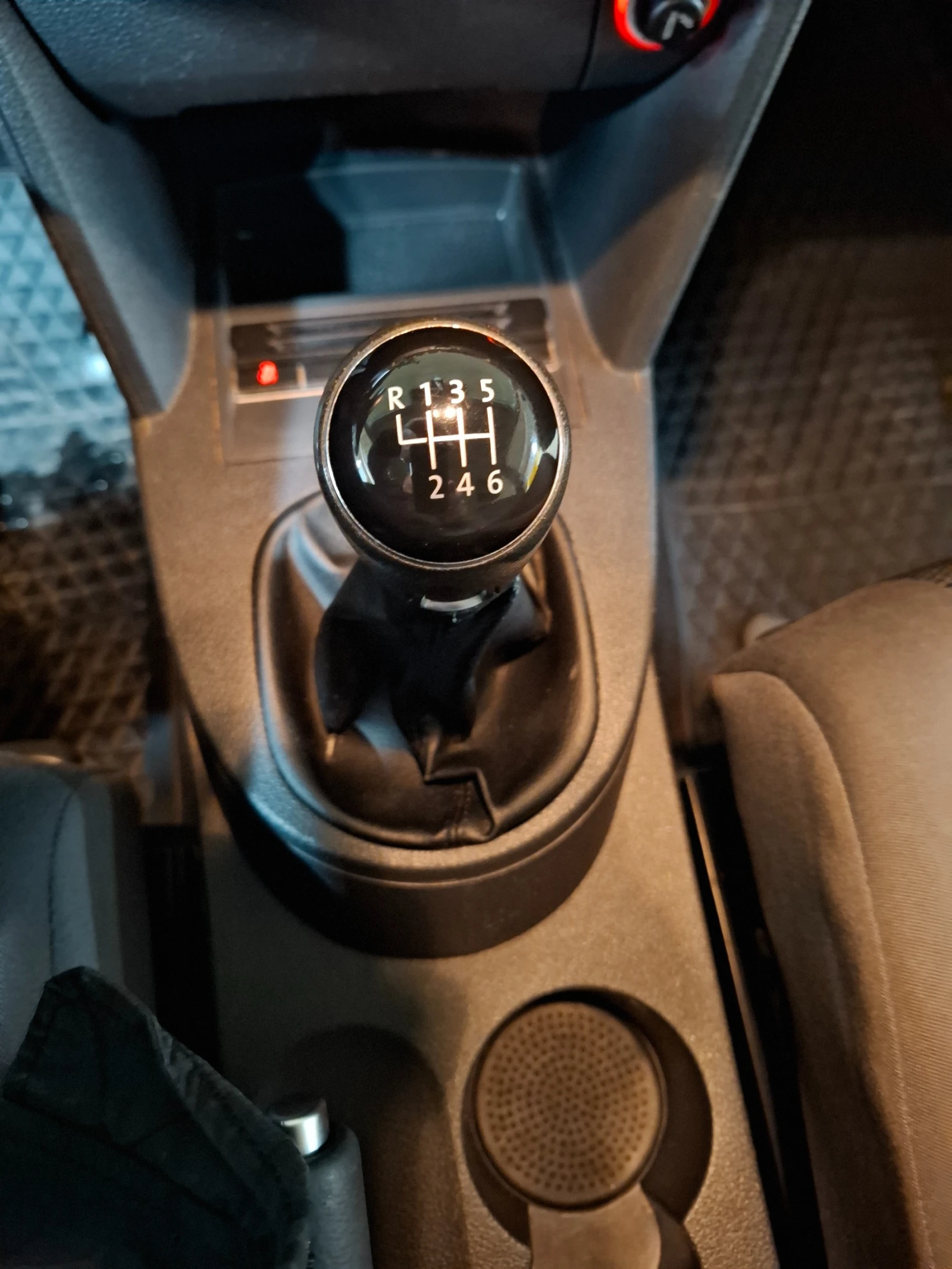 VW Touran VW Touran 1.4i-CNG-7места-Евро 5, снимка 12 - Автомобили и джипове - 53724634