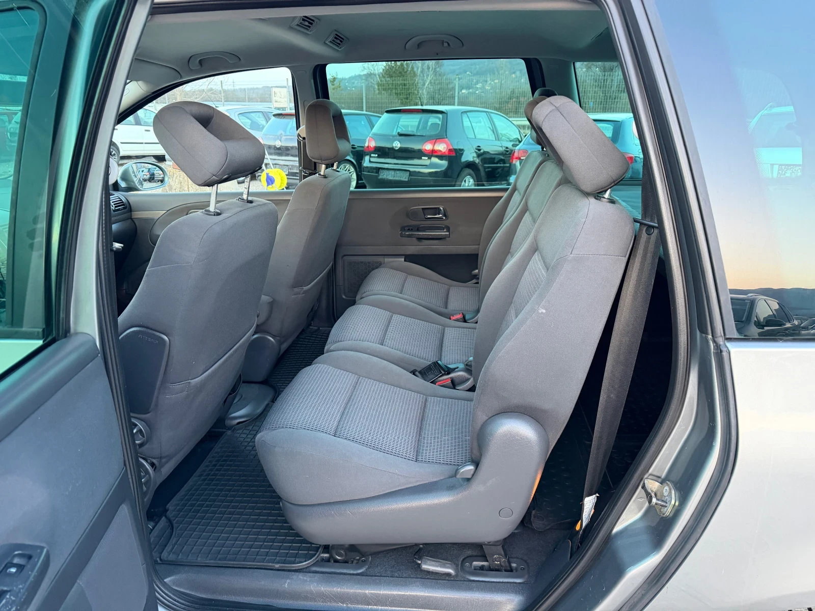 VW Sharan 1.9TDI-116PS-4X4, снимка 11 - Автомобили и джипове - 53882068