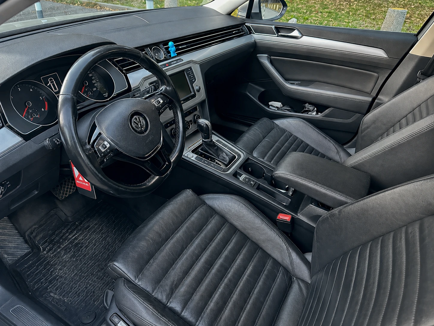 VW Passat B8 2.0 TDI 190 DSG| Distronic| Кожа| LED| Webasto , снимка 7 - Автомобили и джипове - 54322776