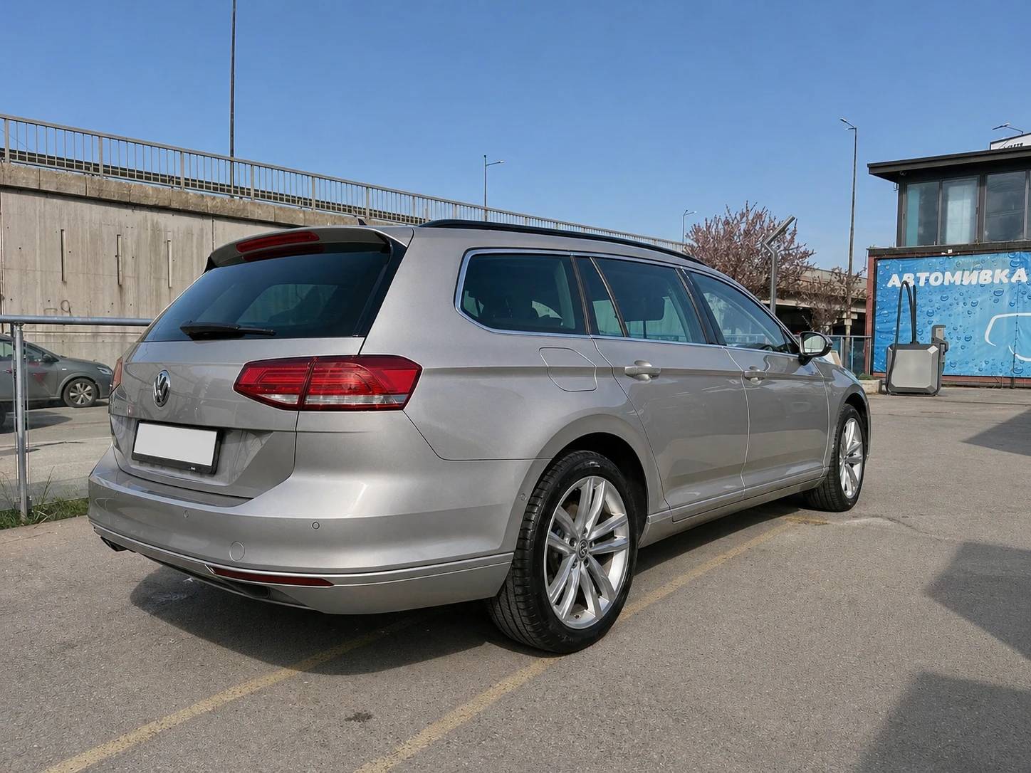 VW Passat B8 2.0 TDI 190 DSG| Distronic| Кожа| LED| Webasto , снимка 4 - Автомобили и джипове - 54322776