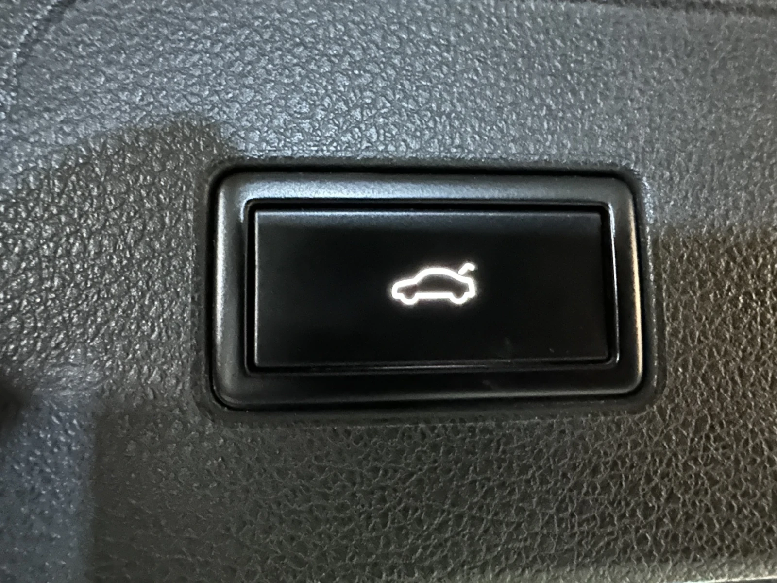 VW Passat B8 2.0 TDI 190 DSG| Distronic| Кожа| LED| Webasto , снимка 13 - Автомобили и джипове - 54322776