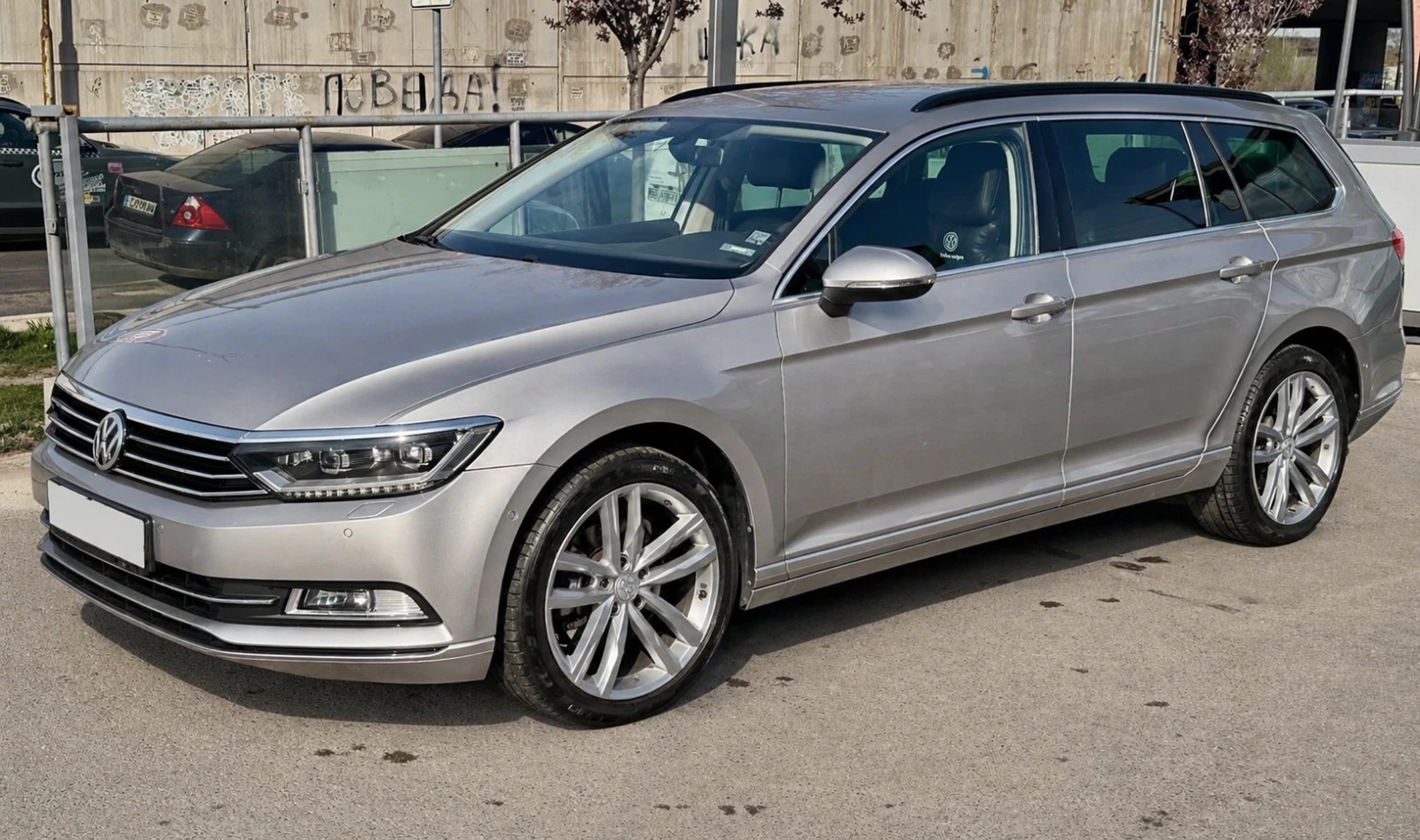 VW Passat B8 2.0 TDI 190 DSG| Distronic| Кожа| LED| Webasto , снимка 2 - Автомобили и джипове - 54322776