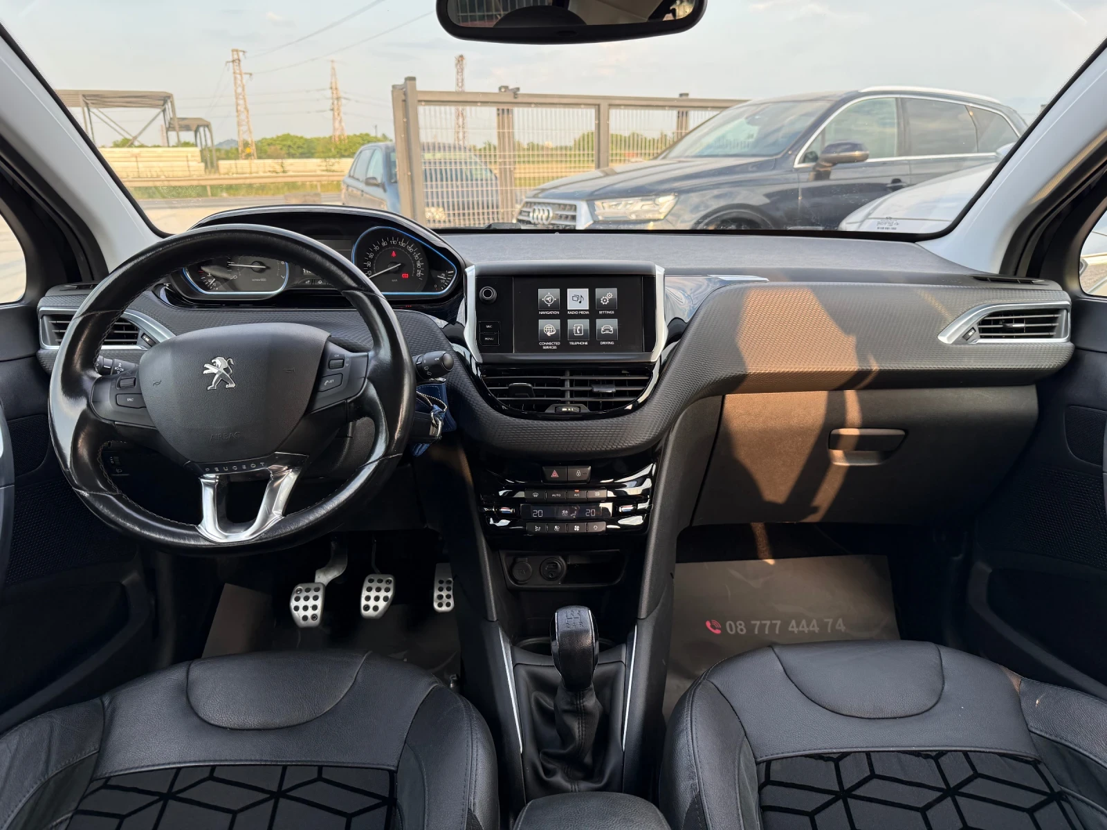 Peugeot 208 1.2i* 2016г* 115.000КМ* НОВ* Топ Състояние* РЪЧКА*, снимка 11 - Автомобили и джипове - 54811602