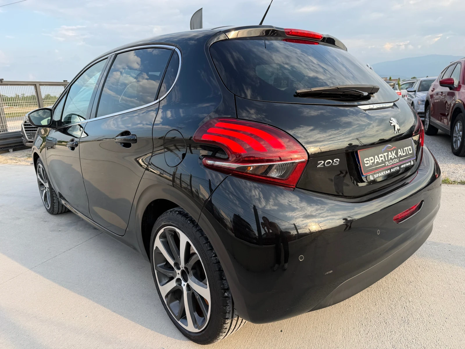 Peugeot 208 1.2i* 2016г* 115.000КМ* НОВ* Топ Състояние* РЪЧКА*, снимка 6 - Автомобили и джипове - 54811602