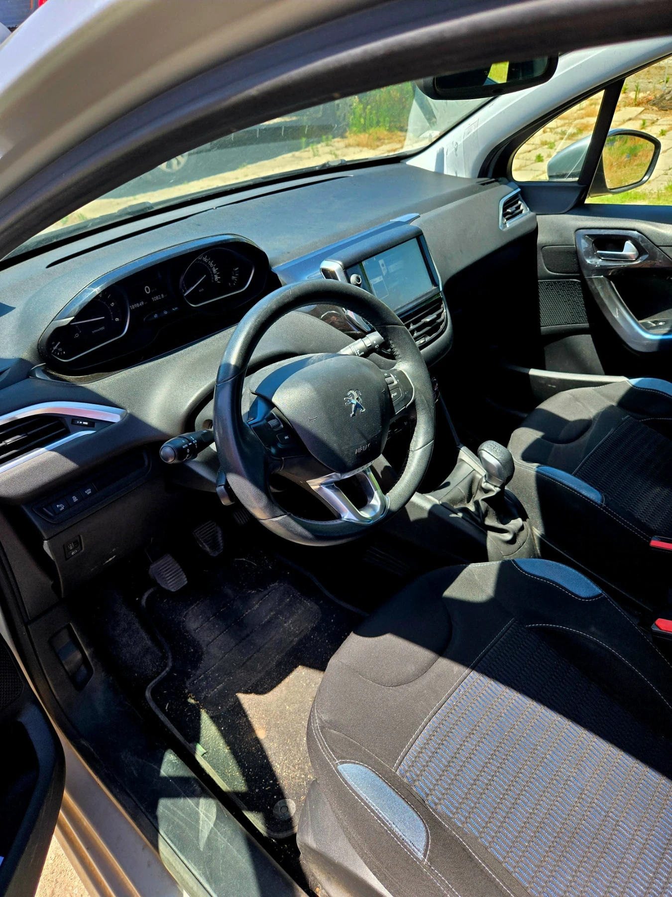 Peugeot 208, снимка 3 - Автомобили и джипове - 55088473