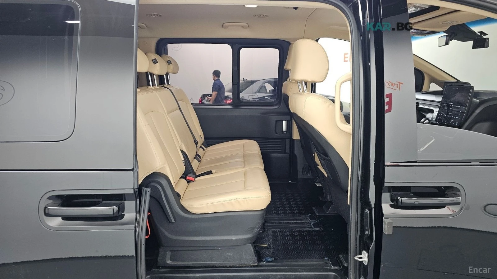 Hyundai Staria * 4WD* MODERN* 9-SEATER* ПОДГРЕВ* ОБДУХВАНЕ* , снимка 10 - Автомобили и джипове - 55235256