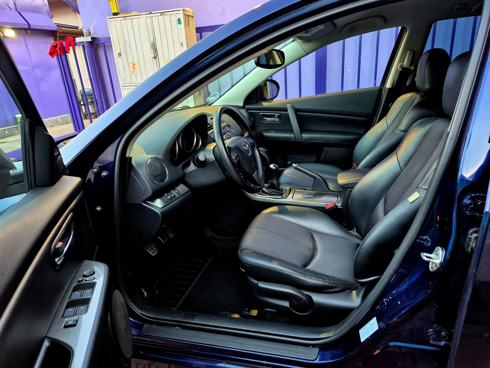 Mazda 6 2.2d-EXCLUSIVE-6speed-кожа-veriga-japan , снимка 11 - Автомобили и джипове - 55418110