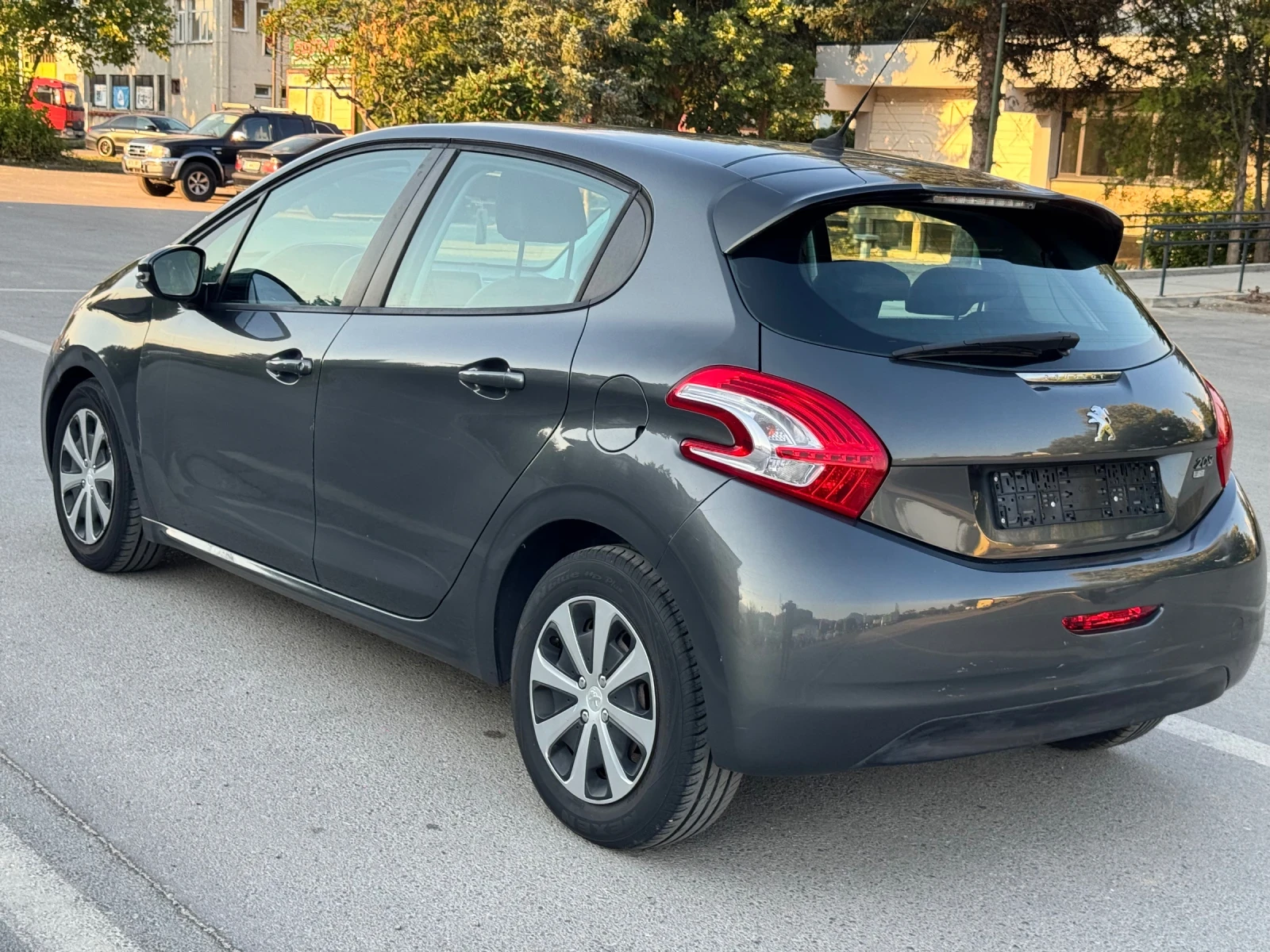 Peugeot 208 АВТОМАТИК, снимка 6 - Автомобили и джипове - 55747174