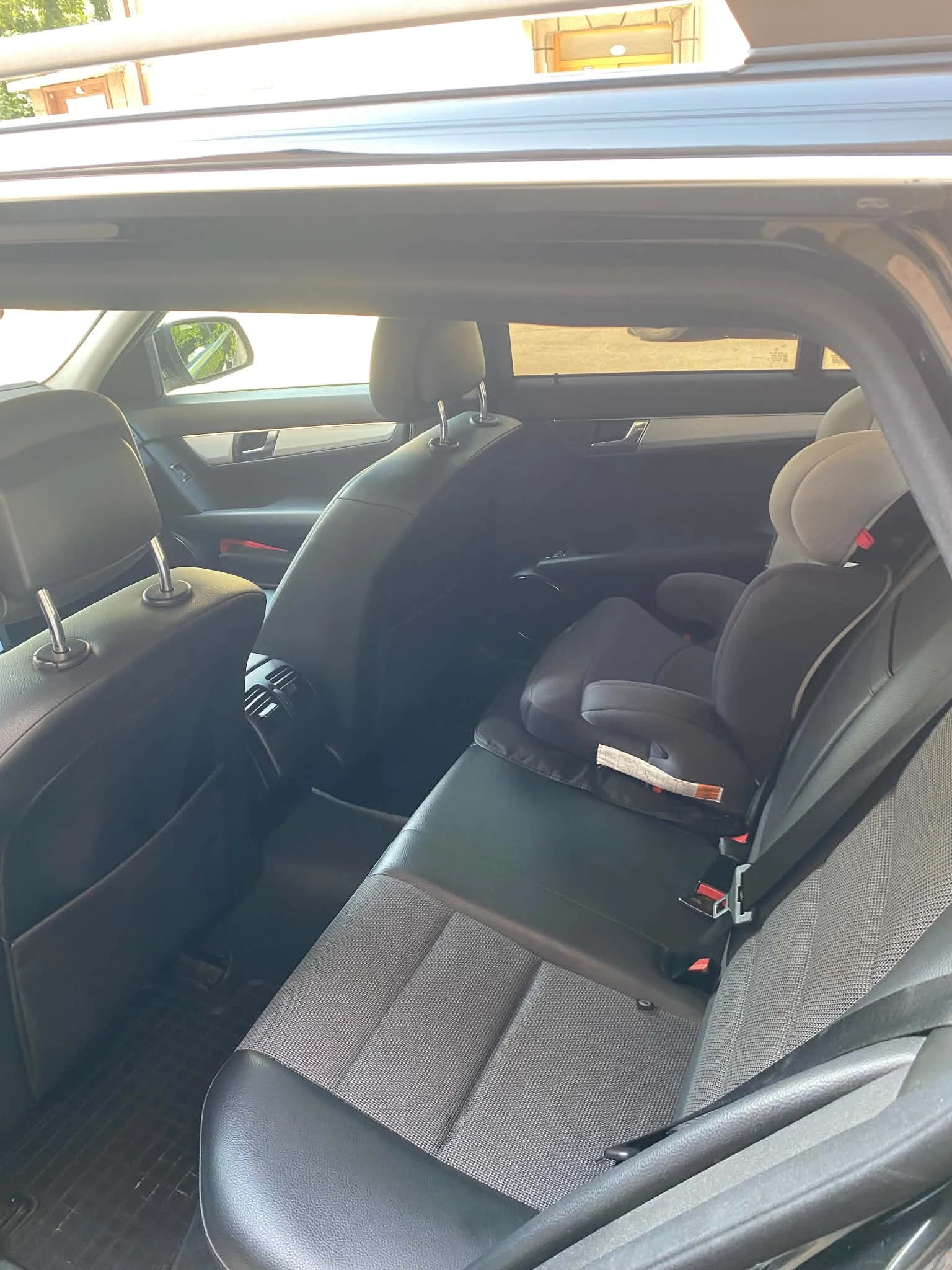 Mercedes-Benz C 220, снимка 9 - Автомобили и джипове - 55803229