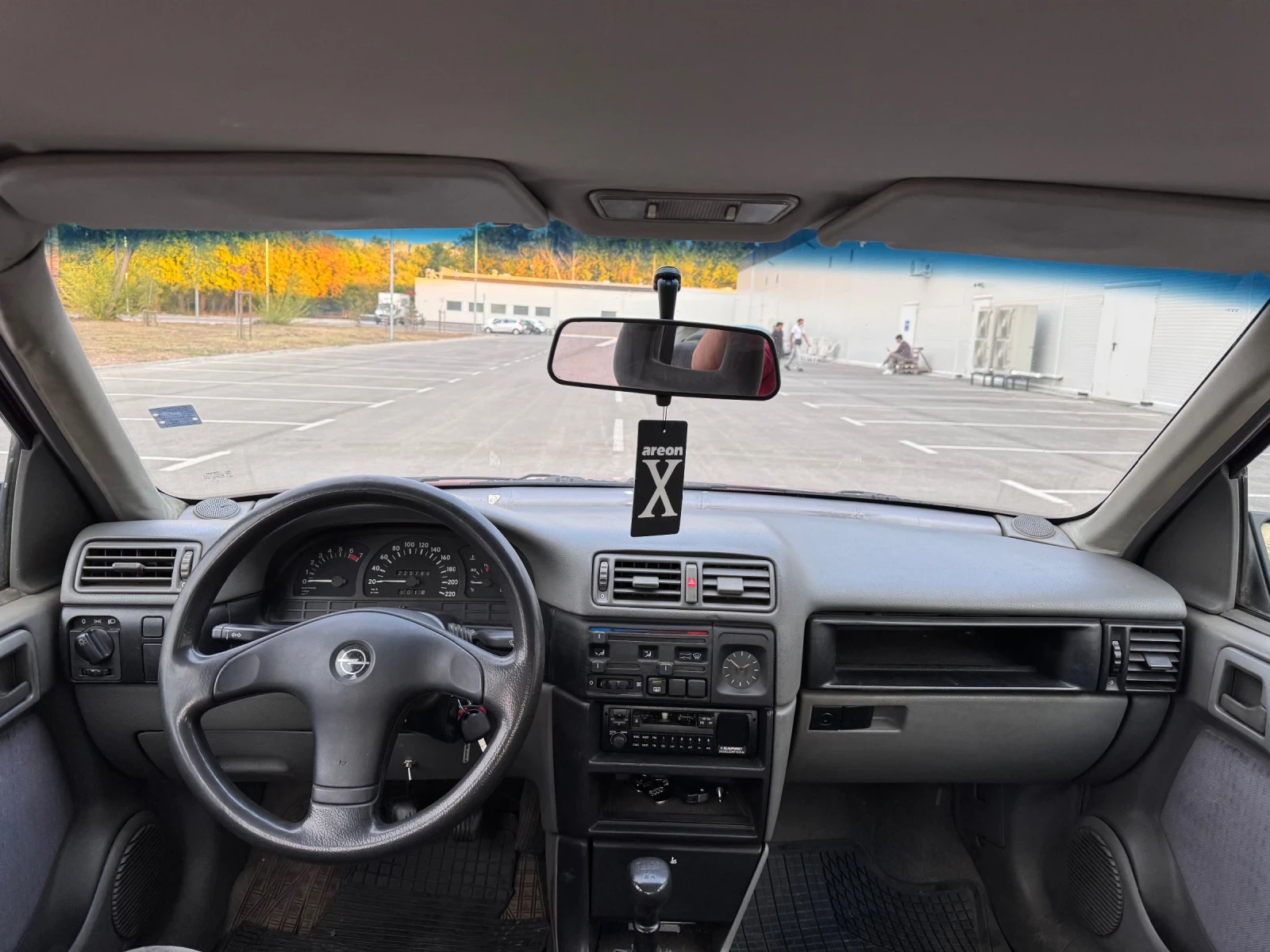 Opel Vectra 1.6i, снимка 7 - Автомобили и джипове - 56240439
