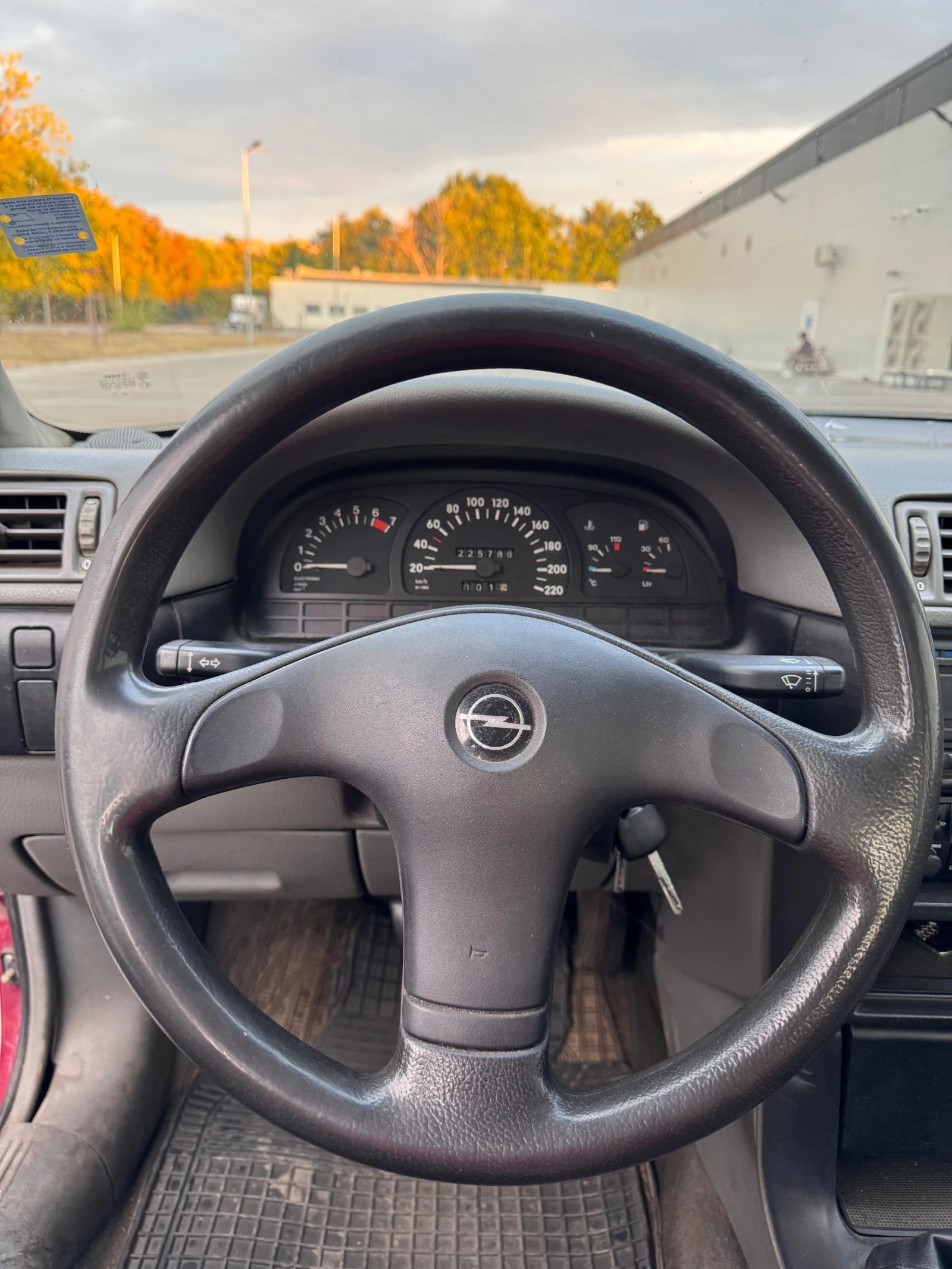 Opel Vectra 1.6i, снимка 8 - Автомобили и джипове - 56240439