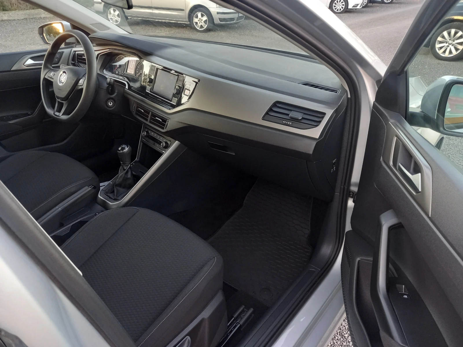 VW Polo 1.6TDI  95кс., снимка 9 - Автомобили и джипове - 56353628