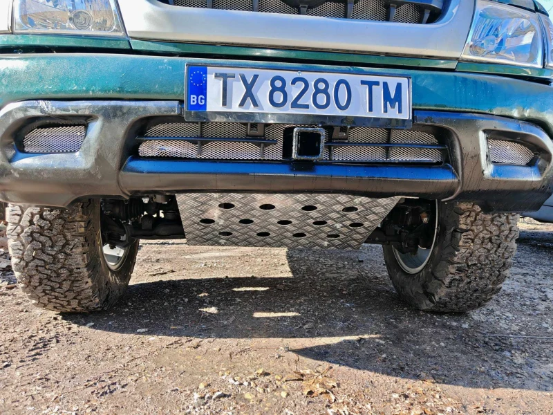 Toyota Hilux 2.5 D4D, снимка 12 - Автомобили и джипове - 52372501