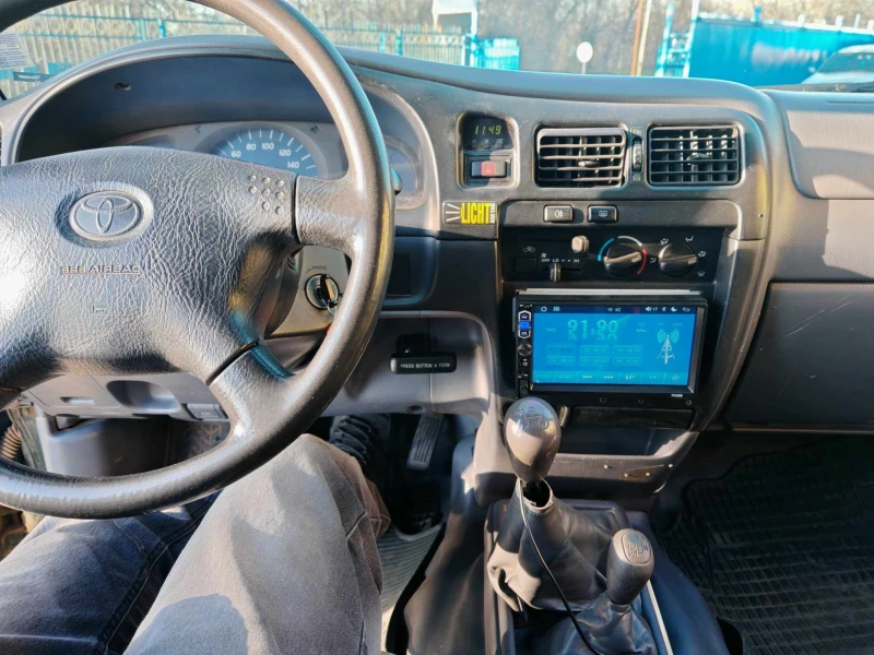 Toyota Hilux 2.5 D4D, снимка 16 - Автомобили и джипове - 52372501
