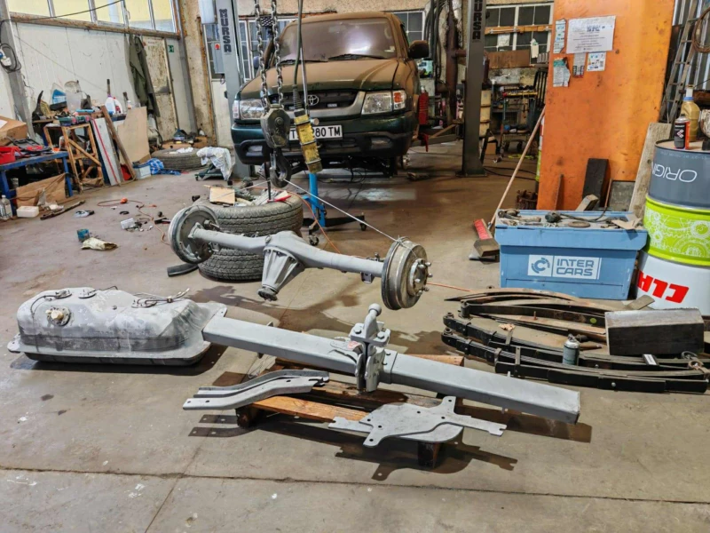 Toyota Hilux 2.5 D4D, снимка 14 - Автомобили и джипове - 52372501