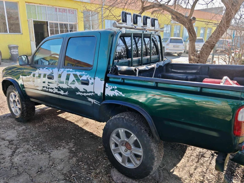 Toyota Hilux 2.5 D4D, снимка 7 - Автомобили и джипове - 52372501