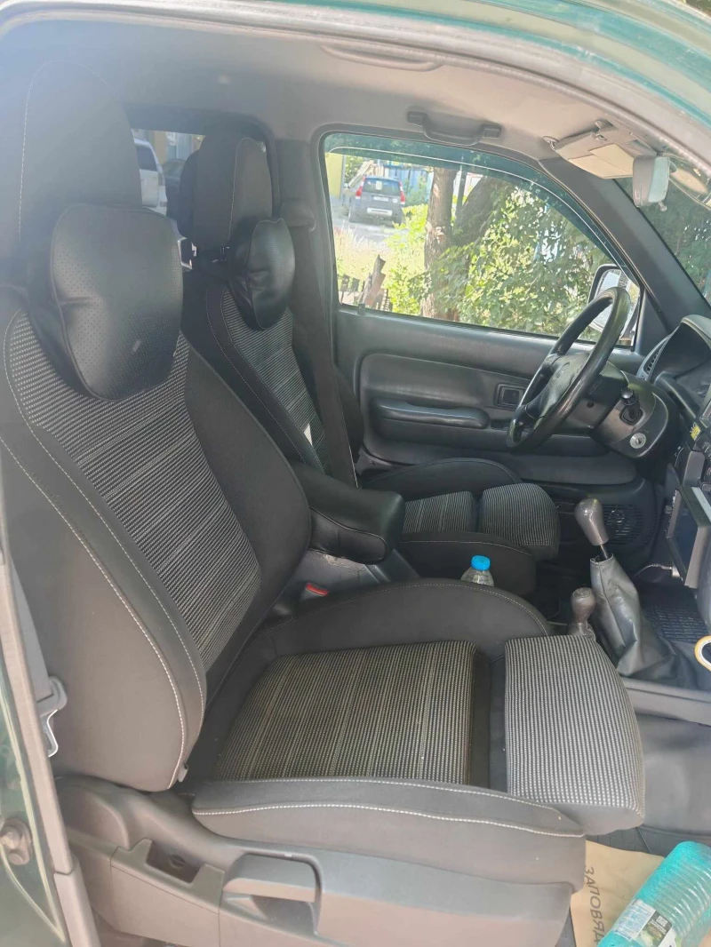 Toyota Hilux 2.5 D4D, снимка 11 - Автомобили и джипове - 52372501