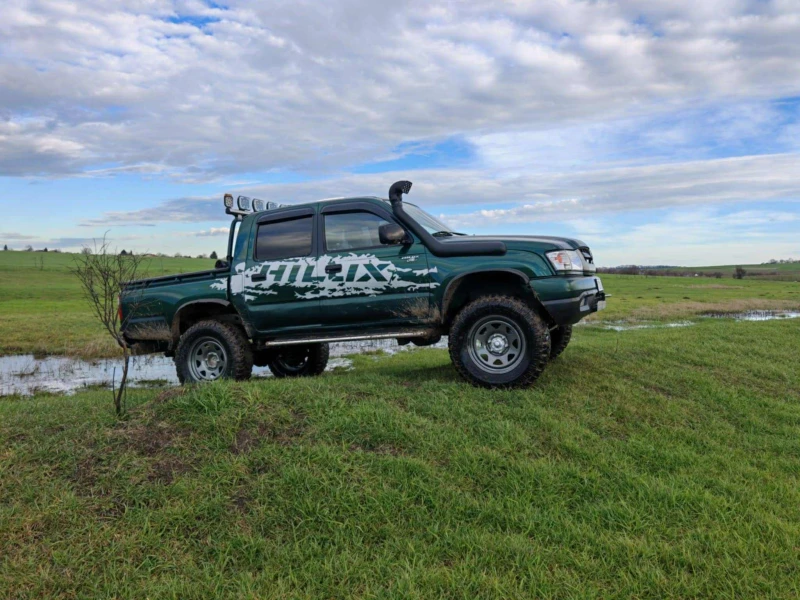 Toyota Hilux 2.5 D4D, снимка 5 - Автомобили и джипове - 52372501