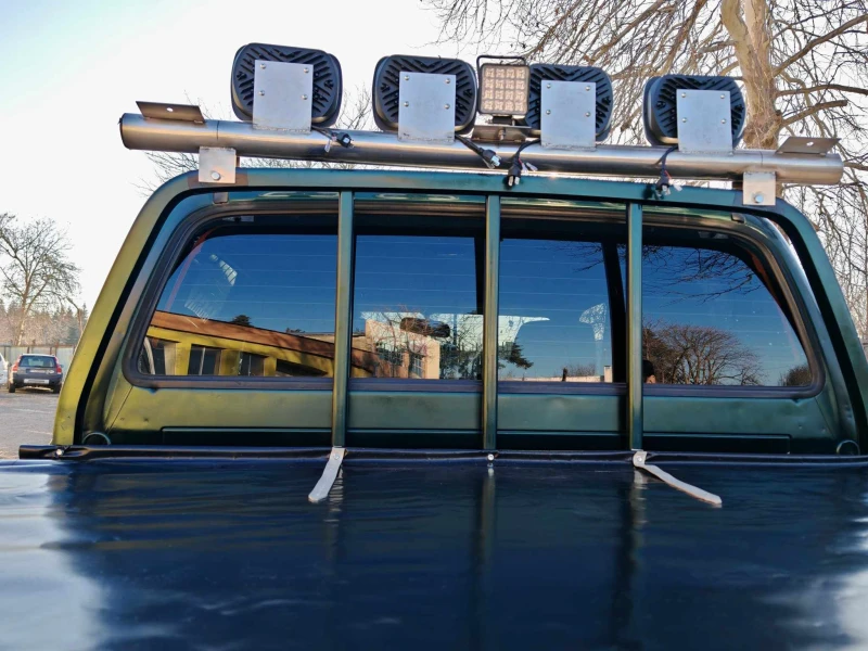 Toyota Hilux 2.5 D4D, снимка 10 - Автомобили и джипове - 52372501