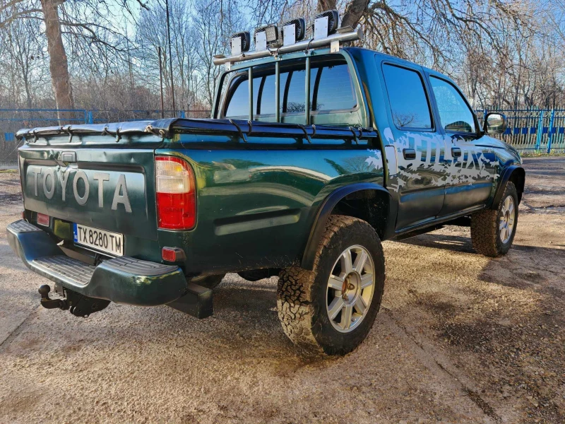Toyota Hilux 2.5 D4D, снимка 2 - Автомобили и джипове - 52372501