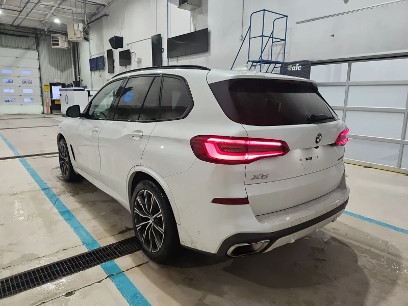 BMW X5 M-pkg* Xdrive* 360View* Harman/Kardon* Keyless* Об, снимка 3 - Автомобили и джипове - 52848567