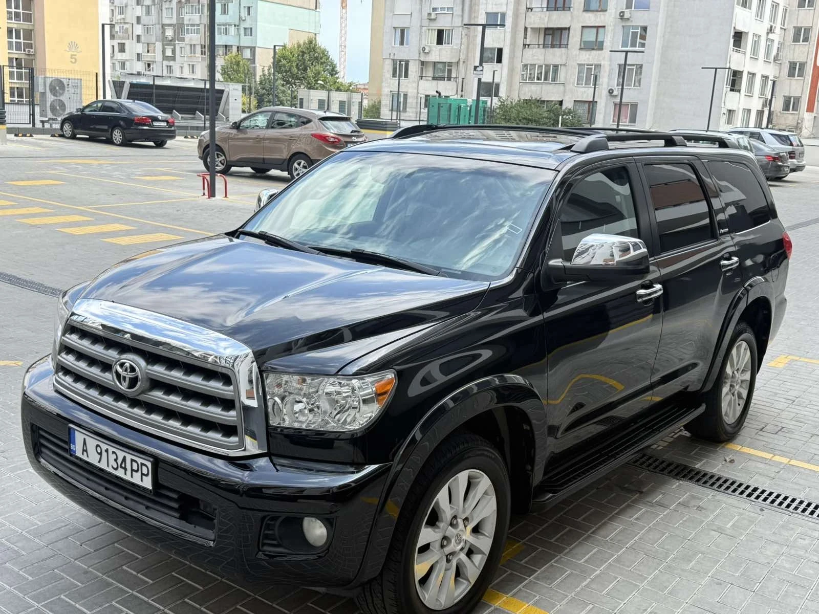 Toyota Sequoia PLATINUM 5.7 4x4 RED ROCK 232 000км - изображение 2