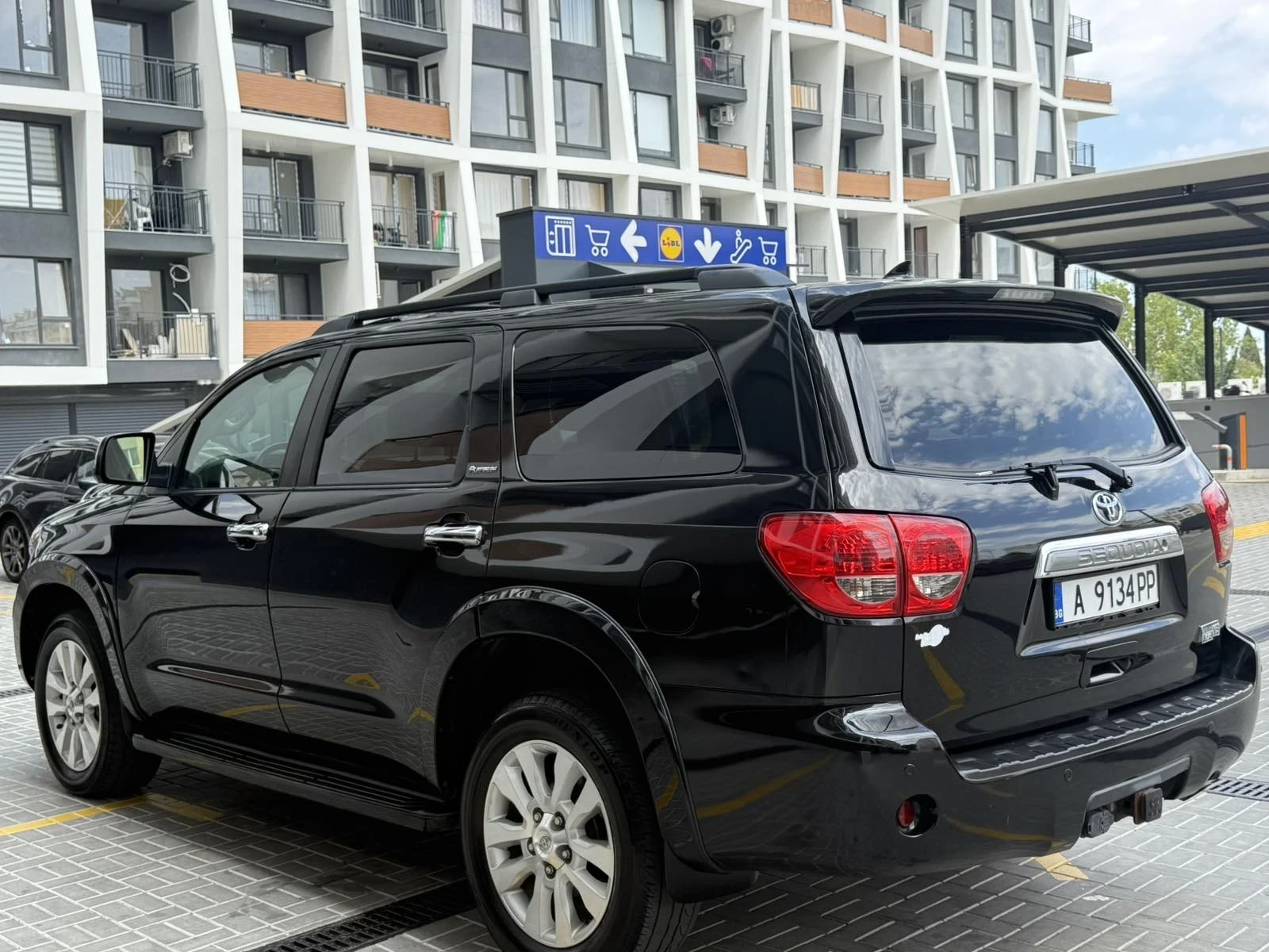 Toyota Sequoia PLATINUM 5.7 4x4 RED ROCK 232 000км - изображение 3