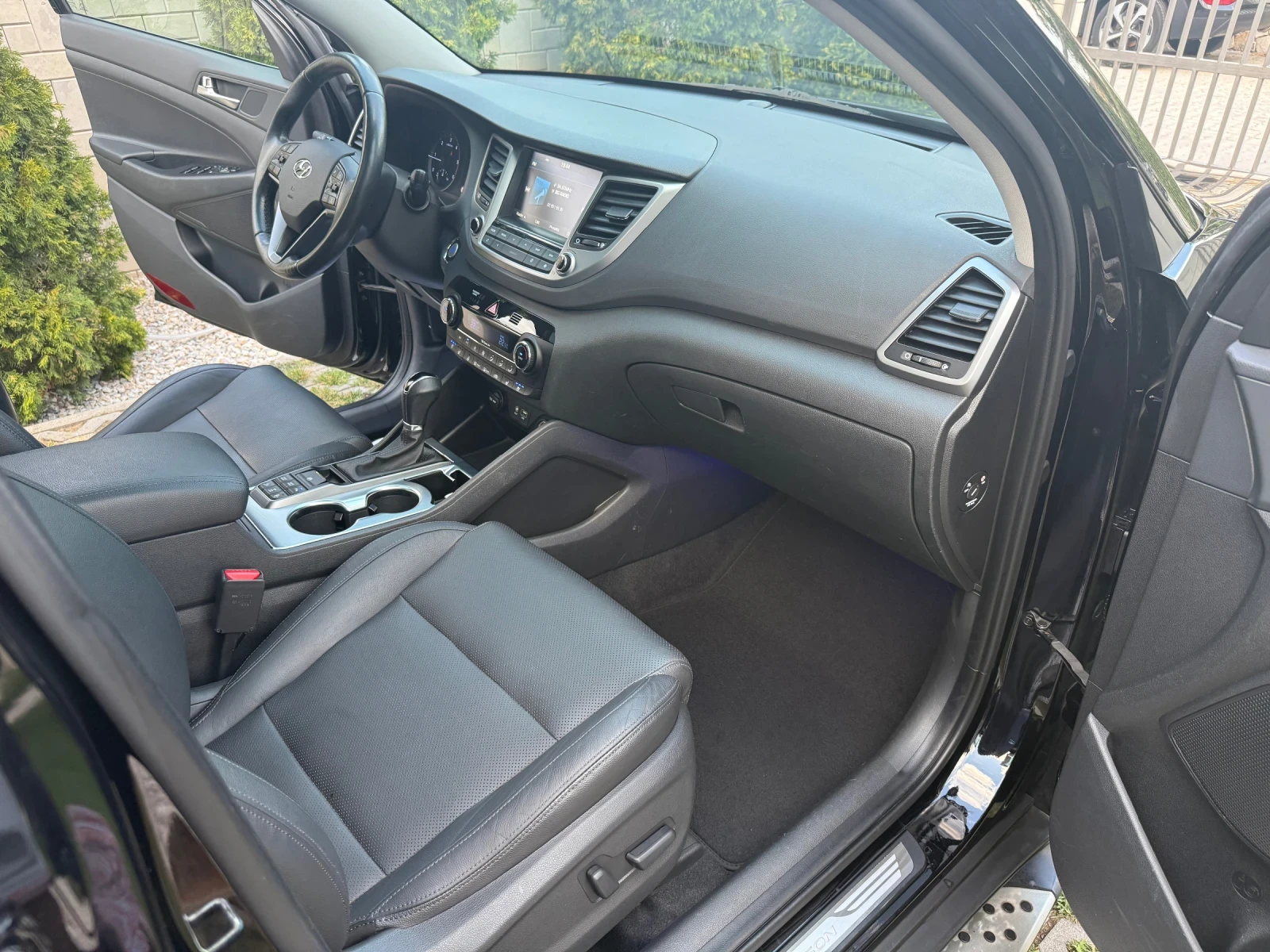 Hyundai Tucson 2.0CRDi* PREMIUM* 4WD* PANORAMA - изображение 8