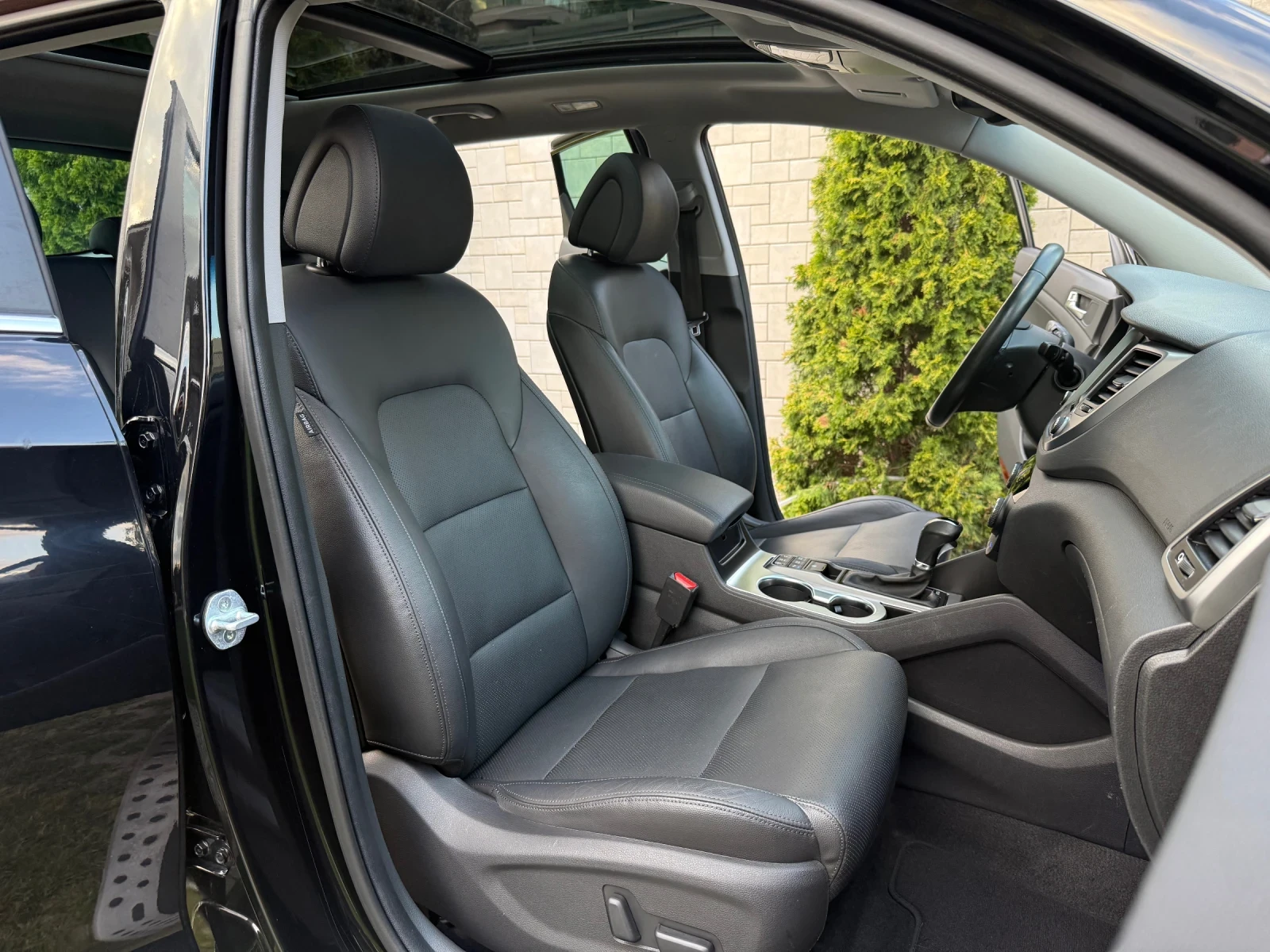 Hyundai Tucson 2.0CRDi* PREMIUM* 4WD* PANORAMA - изображение 9
